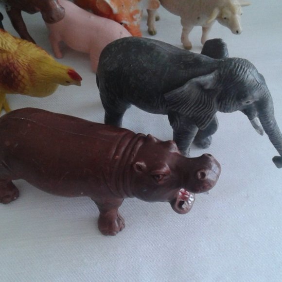 32 Rubber Animals - Picture 10 of 16